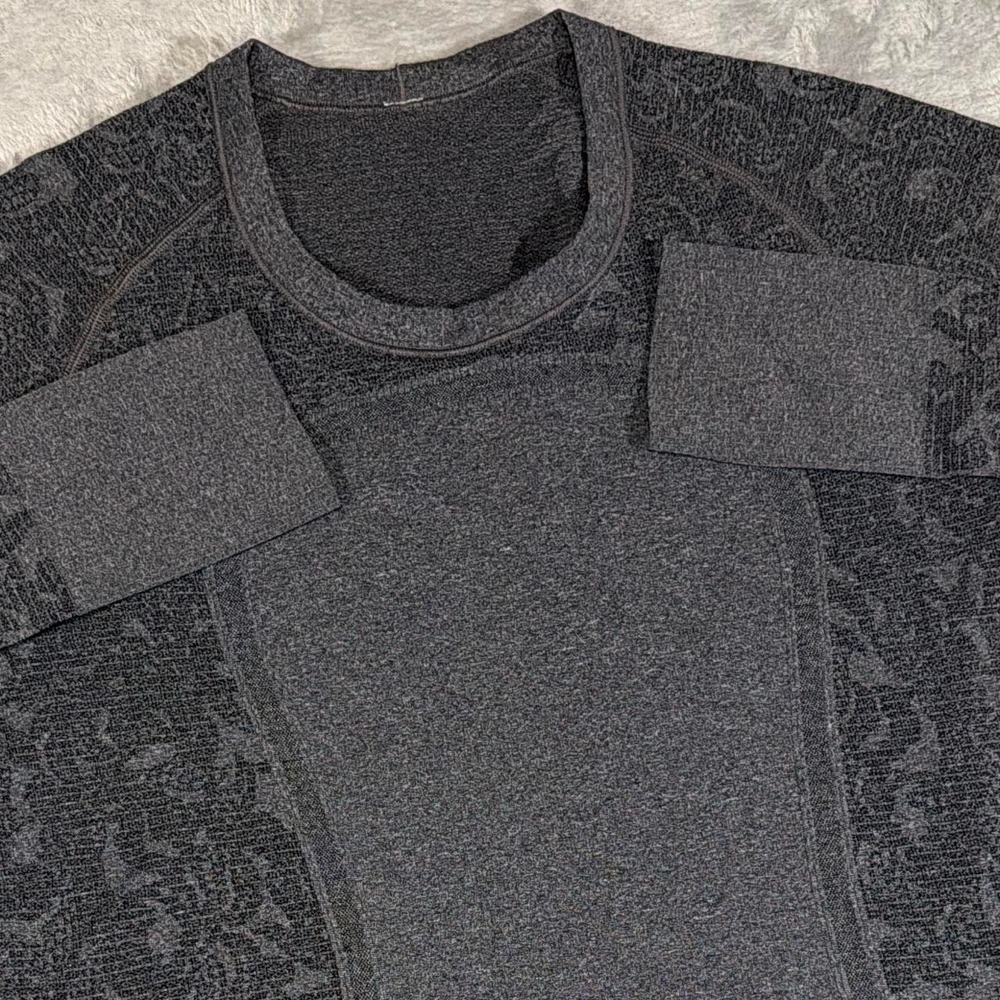 Lululemon Seamless Floral Knit Long Sleeve Shirt | Gray | Size 8